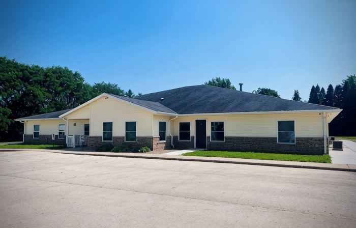 Brillion 2‑ Suite w/ Full Kitchen Near Ariens - Unit # 3