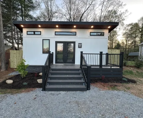 Layla Haus – Marion Tiny Home Fenced Yard Fire Pit