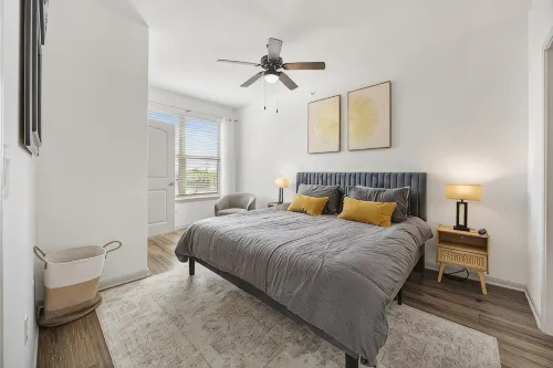 Chic 1-BR Haven w/King Bed, Sofa bed, Pool, Gym in Prime Frisco