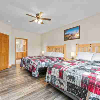 First Class "ARCADE" /18 Person/3400 sq ft/10 Bed/Firepit/Huge Kitchen/Fireplace Rooms