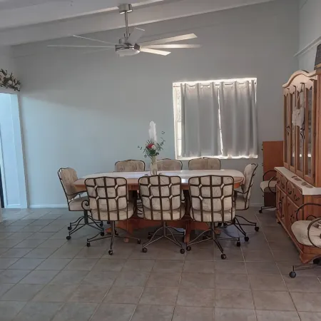 Charming House with Boat Dock in Serene Inglis, Riverfront Deep Water Gulf Acces Отели в г. Инглис