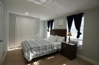 Newly Renovated 4 Bedroom Pool House - Homestays
