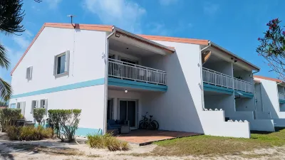 Stunning Marina-Front Townhome in South Bimini: Steps to pristine beaches Hotel di 