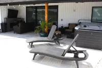 Modern Family Getaway! Heated Pool, Hot Tub Theatre Room, Game Room!