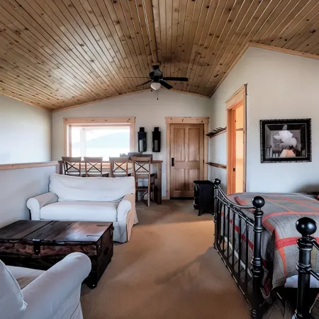 Cabin 3 at the Almo Inn, Close to City of Rocks National Park and Castle Rock