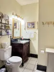 Blissful Bungalow on National Historic St in New Albany, 1 mile from Ohio River - Homestays