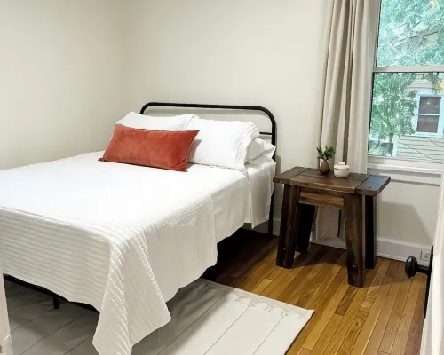 Charming 2-bedroom house in Lakewood with WiFi access Hoteles en Lakewood