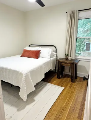 Charming 2-bedroom house in Lakewood with WiFi access