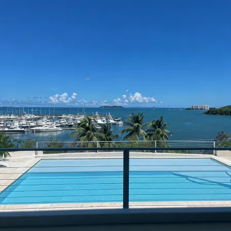 Stunning ocean front villa with pool and power generator. 10min drive to beach
