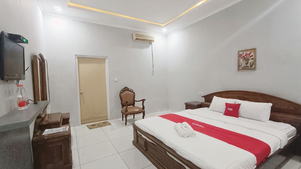 Hotel Istana Syariah Pekalongan by Hello Room