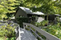 Charming Home with Fireplace and Indoor Pool in Sharon, CT - Wifi