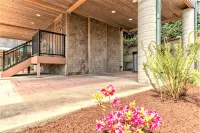 Elevator, Master Suites, Jacuzzi's -  steps to the Beach! - Wifi
