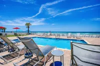 Beach House Inn with Pool & Hot Tub - بار