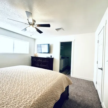 Terrific, CLEAN 4-bedroom house in Thatcher with WiFi, AC Отели в г. Тэтчер