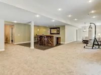 New!! Luxury Throughout. Sleeps 12. Just 5 Miles to ND. Theater. Bar. Hot Tub. - 5 звезд