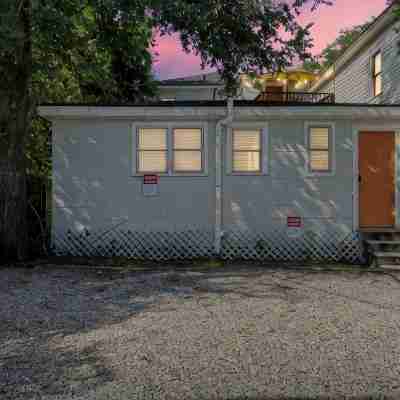 5 Min Drive to Downtown! Modern 2BR in Savannah! Hotel Exterior