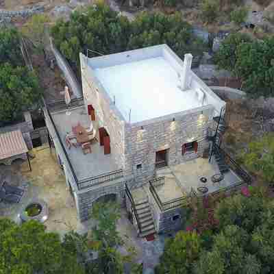 Kitta Mani Towerhouse - Mountain Views Garden Hotel Exterior