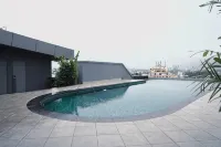 Oshin Calicut - piscina