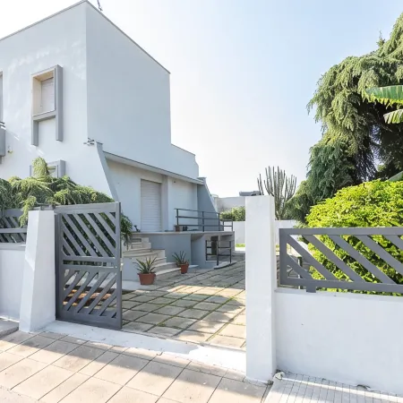 Detached apartment surrounded by greenery, in the quietness a stone's throw from the center