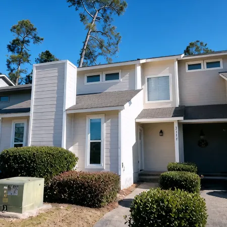 Juniper: 3 bedroom w/ pool