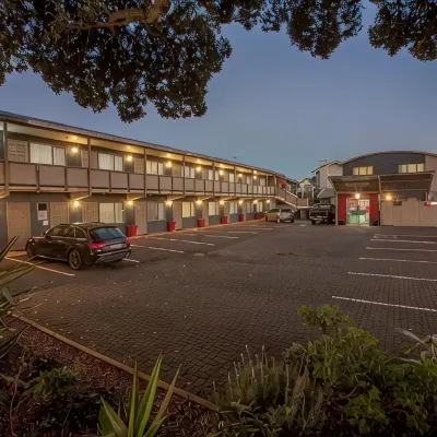 Landmark Manor Hotels near Puke Ariki