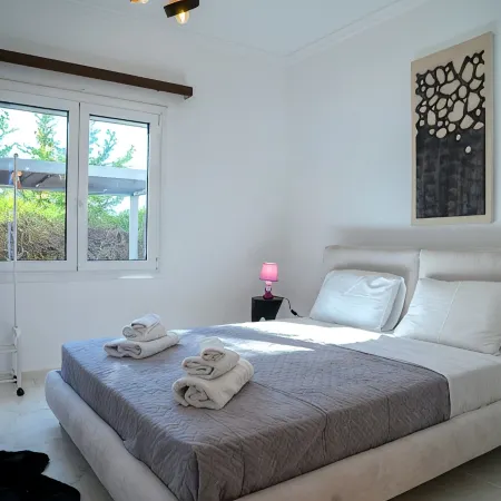 Seclusion, Privacy and 2 bedroom Luxury in Glyfada