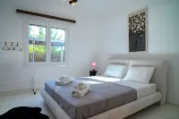 Seclusion, Privacy and 2 bedroom Luxury in Glyfada