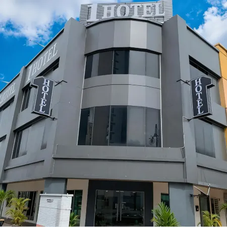 1 Hotel Kuchai Lama Отели рядом с достопримечательностью «Арена «Мега Стар»»