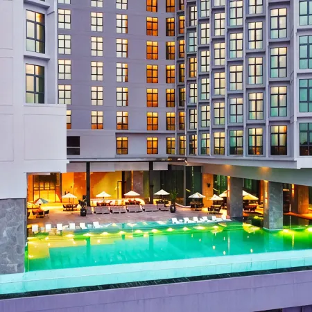 M World Hotel Отели рядом с достопримечательностью «Торговый центр The Curve»