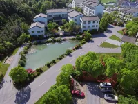 Jiuhuashan Wuxi Shanse Hotel - parking