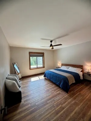 Spacious Seeley Lake Luxury Home 4-Bdr, 4 Bath.  Snowmobiler/Adventurer Paradise - Homestays