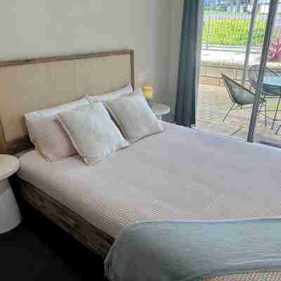 Modern, fully equipped, and pet-friendly accommodation. Rooms