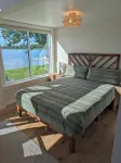 Bright and modern tiny home on the lake! - Hytter