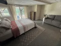Relax by the Lake - Cozy Lakefront Retreat with Scenic Views - 農家民宿