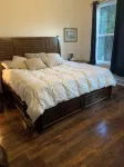 Spacious 4-bedroom house in charming Fairmount with WiFi, AC fire pit Hot Tub - 부티크