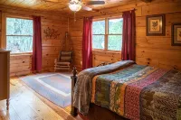 Cabin With Views, Hot Tub, Minutes From Downtown, Bryson City NC