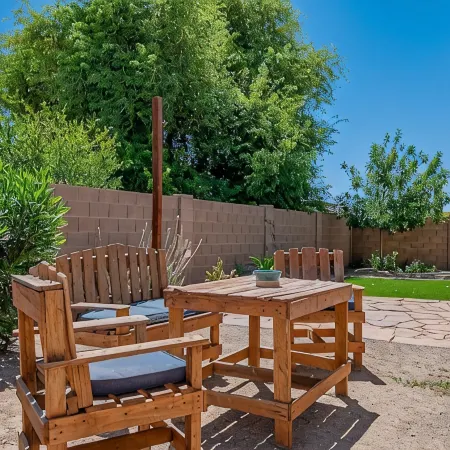 Snowbirds & Families - Large Covered Patio - Pet Friendly - Cabletv - Sleeps 6