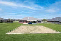 Perfect Stay in Ranch-like House with Huge Backyard!