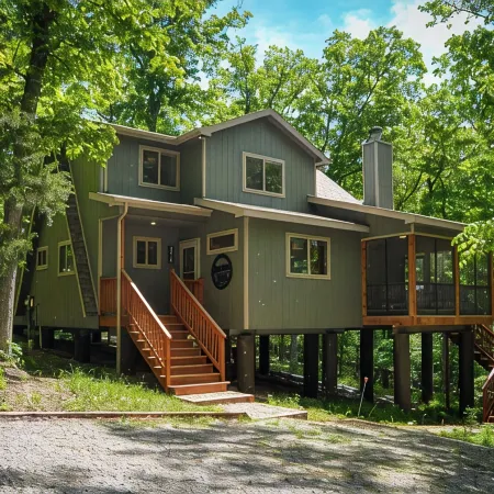 Huge Custom 4-Bedroom Chalet in Innsbrook Resort - Pet Friendly!