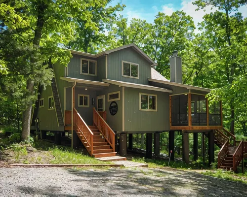 Huge Custom 4-Bedroom Chalet in Innsbrook Resort - Pet Friendly! Hotels in Innsbrook