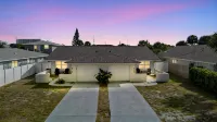 Cozy Beach House ( Walking Distance to Beach) - 2-Star
