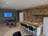 Lake Hartwell ~ Boat ~ Kayaks ~ Fire Pit ~ Private Dock ~ Bar ~ Pool Table - Homestays