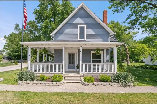 Downtown Whitestown Retreat with King Suite, Private Pool & Spacious Backyard - Wifi