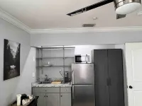 Luxurious little home! Hotels in Hialeah