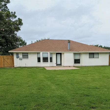 Beautiful 3/2 Home, quiet location, close proximity to Texas A&M University