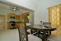 Charming 3-bedroom house in enchanting Fairy Hill with WiFi, AC - 3 ดาว