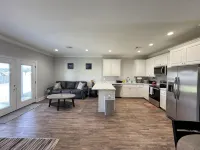 2027- 3-bedroom condo with comfort & amenities near Resturant’s & shopping.