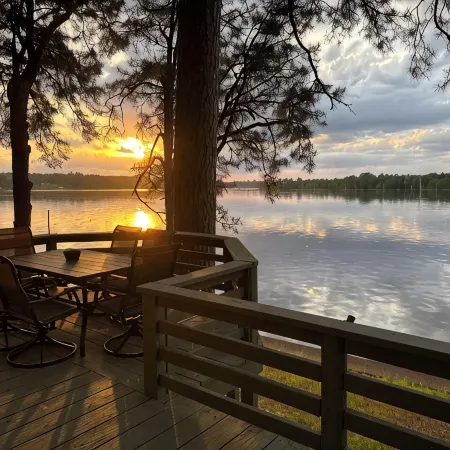 Round Rock Lodge - Retreat Nestled Among The Trees With Stunning Lake Views