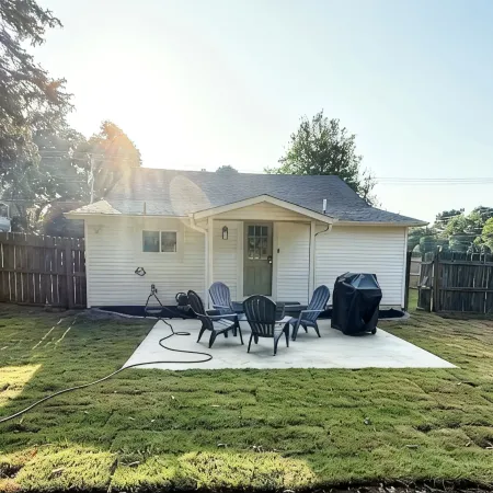 The Pecan Street Retreat - 1935 Gem