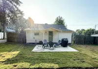 The Pecan Street Retreat - 1935 Gem